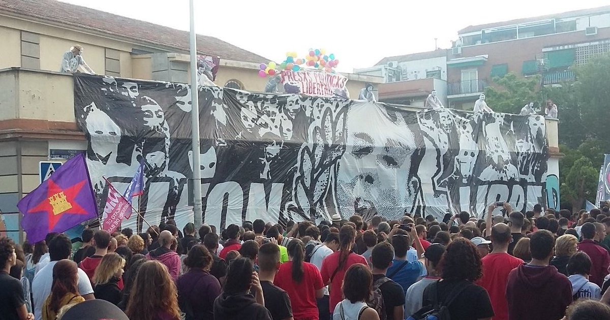 ColoraElena's tweet photo. Han pasado 10 años desde la #HuelgaGeneral14N por la que encarcelaron a #AlfonLibertad 
En la actualidad tenemos:
+ precariedad
+ desempleo
+ explotación 
+ desigualdad
Continuamos a la espera de que el Gobierno derogue la #ReformaLaboral y la #LeyMordaza https://t.co/9kRX6SDYCa