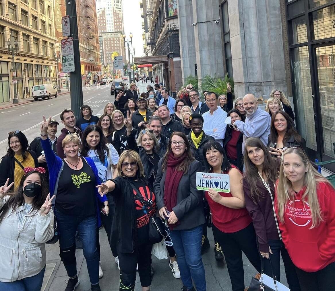 KReupsch's tweet photo. We’re all waiting here for a miracle, hoping to see Bono! But even if it doesn’t happen, we’re a fun bunch just hanging out and having fun ( and getting cold😜🤪😱) #surrendermemoir #surrender #u2 #bono #u2fans #u2family https://t.co/OeeEqWrvIQ