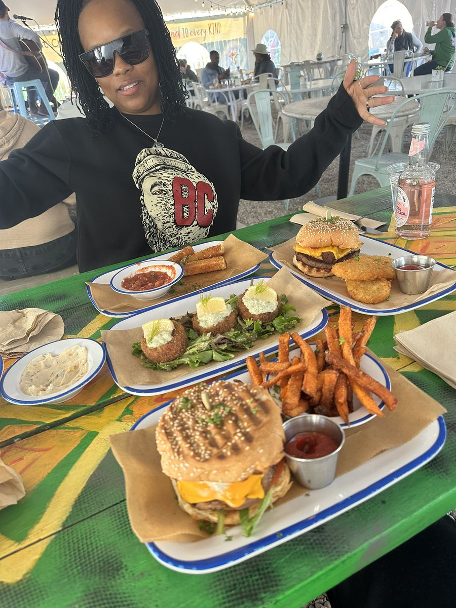 beardedchubb's tweet photo. Not #Vegan but dis shit right here shawty, #OhMySoul #TooDamnGood #clt #NC #fallweather #sweatshirt @beardedchubb #DaTakeOva #follow #share #Faith #BelieveInSelf 👊🏾💯#POP #BC https://t.co/PGQ5GFjH7v