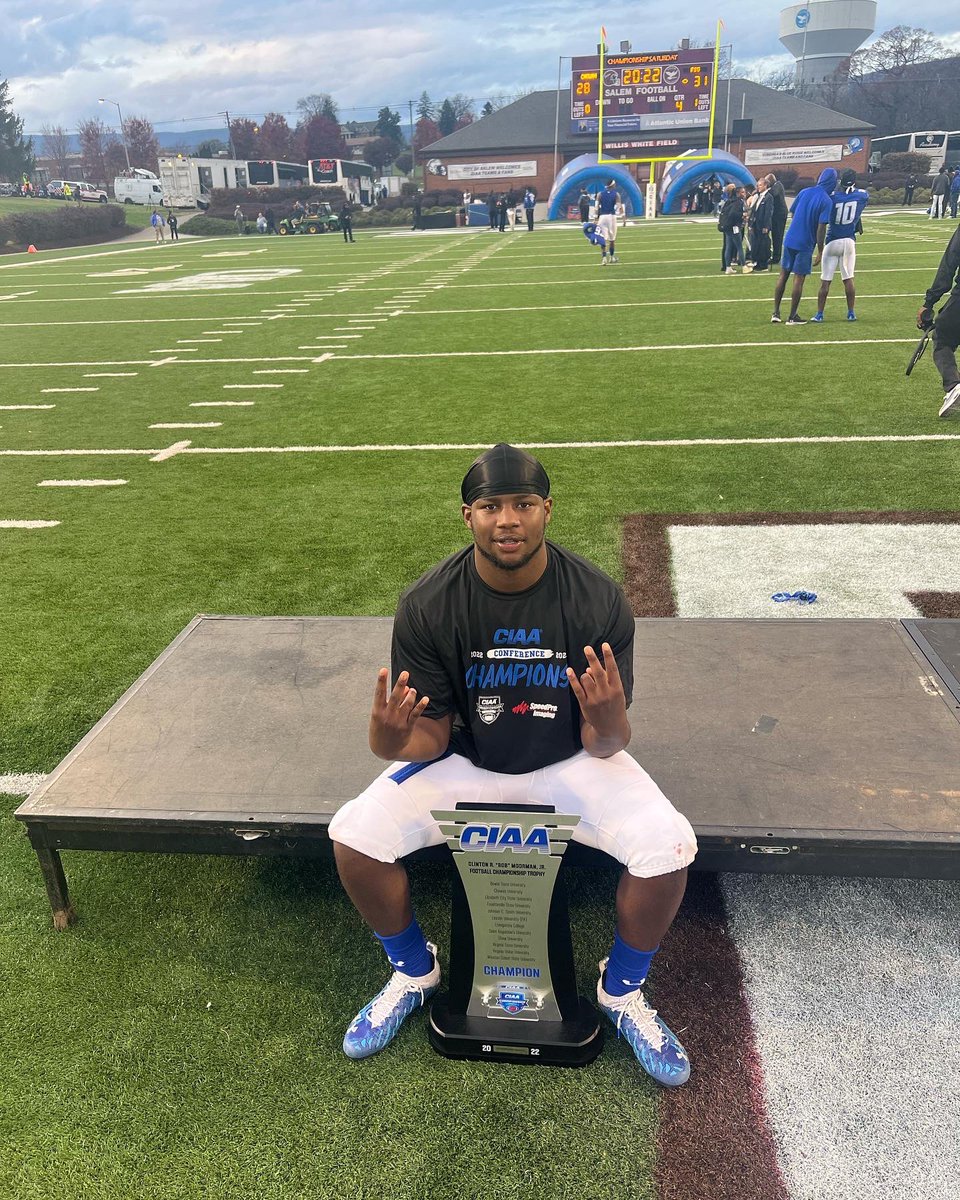 KeithMcDuffieJ1's tweet photo. CIAA CHAMP🕴️🧳 https://t.co/PMXZEhl3kD