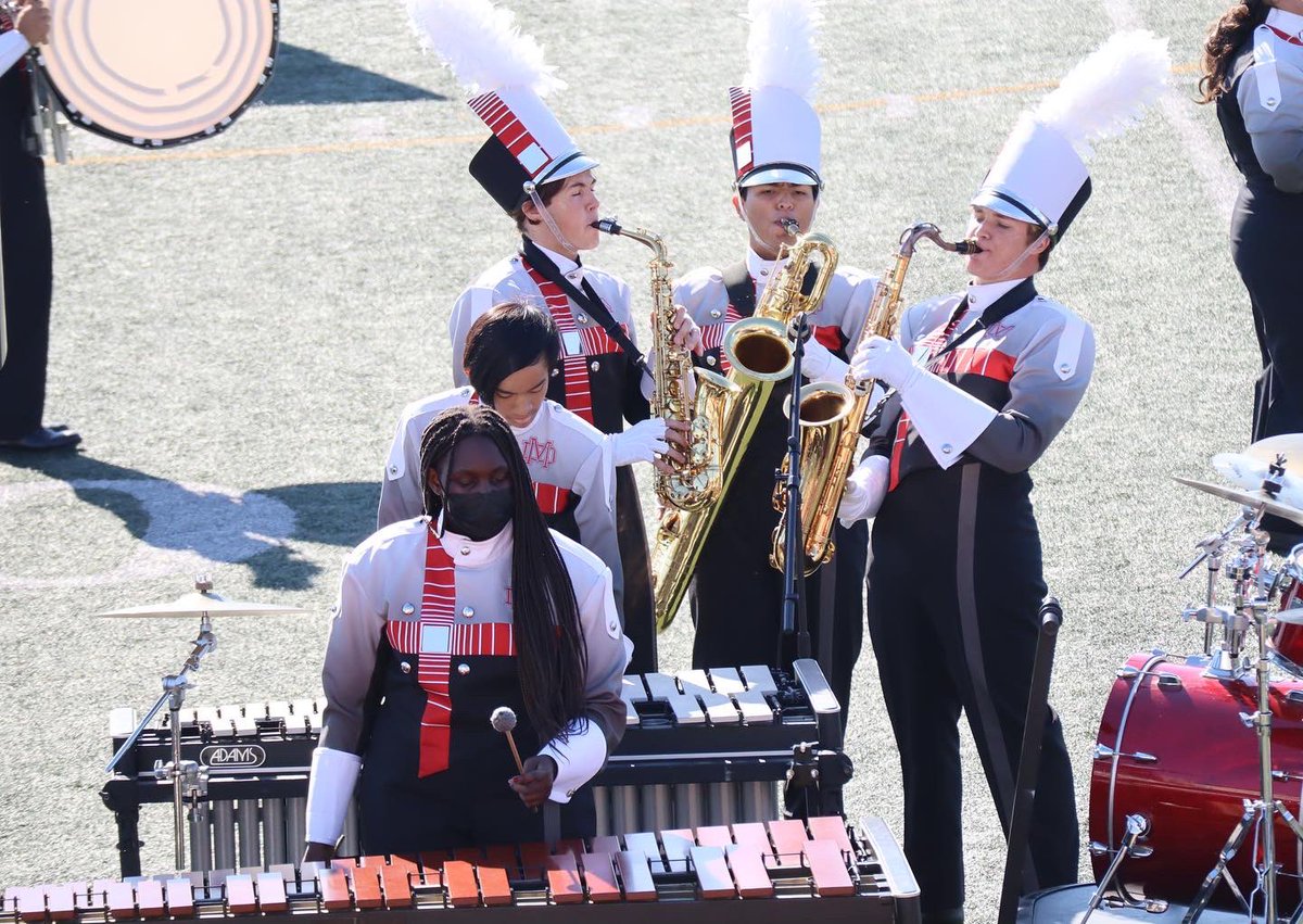 Materdeiband's tweet photo. #WeAreMD #HonorGloryLove #MaterDeiHighSchool #materdeimonarchs #instrumentalmusic #marchingband #materdeimarchingband #materdeiinstrumentalmusic #mdinstrumentalmusic #mdmarchingband https://t.co/jBcbX2YBm8