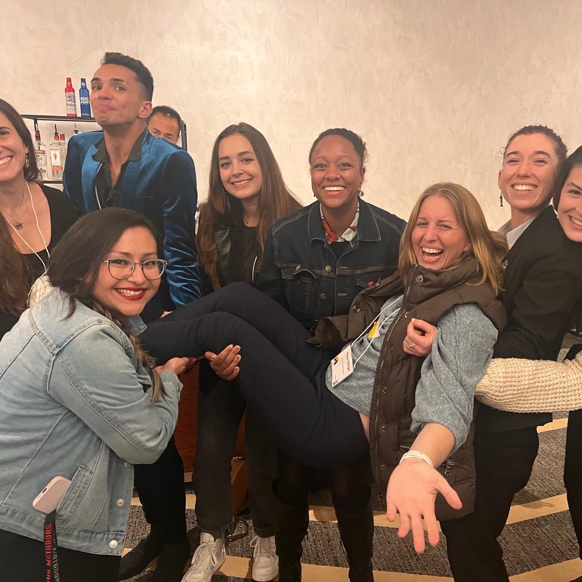 Dr. Nyssa Silbiger (@nsilbiger) on Twitter photo Love how much my lab lifts me up… both figuratively and literally 
#WSN2022 Love how much my lab lifts me up… both figuratively and literally 
#WSN2022