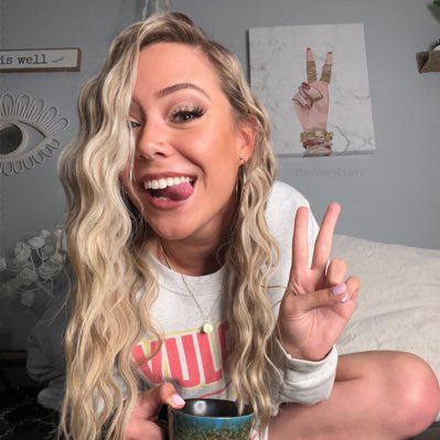 Avery Cristy🪞 on Twitter: "#NewProfilePic"