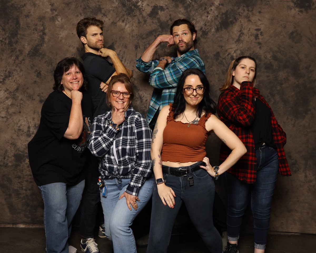nikki_inde's tweet photo. Can someone tell me how itโs already been a week since #Walkercon at RICC?!?! Missing this weekend and these faces a bunch ๐ฅน๐๐ https://t.co/avGAUiigxI