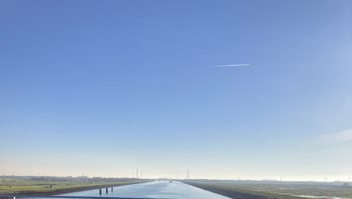 MarcelTazelaar's tweet photo. Het prachtige weer goed benut om weer wat km te fietsen. #kruiningen #krabbendijke #oosterschelde #yerseke #postbrug https://t.co/OR5qPOXOOM