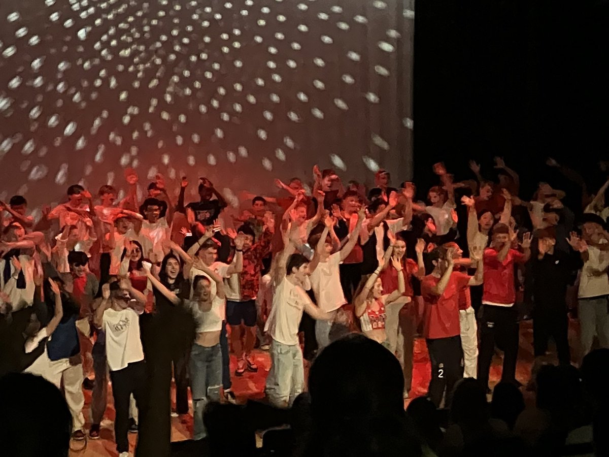 KWS_HallHouse's tweet photo. The winning performance from Middle house and Summerhill house https://t.co/fSKjpduFRE