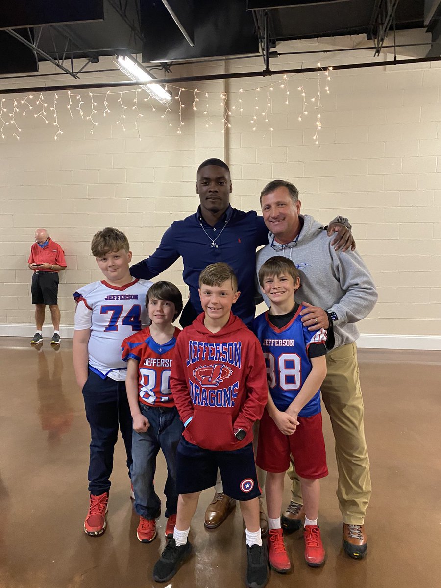 mswhite821's tweet photo. @StarksMalaki @KirbySmartUGA Happy birthday to my favorite personal pan  ground beef customer and my sons favorite player. You continue to make Jefferson proud! From my QB1 to you happy birthday! https://t.co/io3njltMpQ