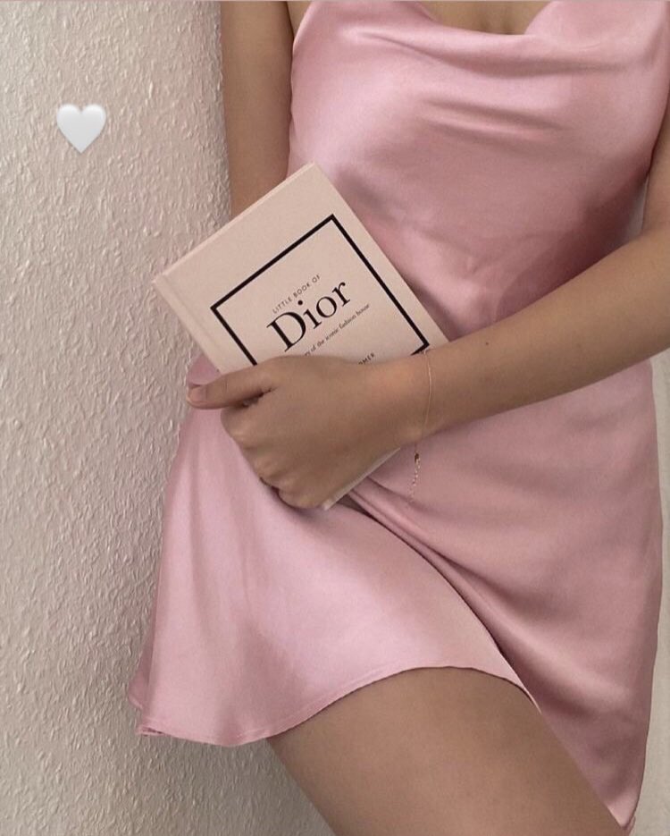 virtualdatpiff's tweet image. #arianagrande teases new release, do you guys think this is cosmetics related or music?