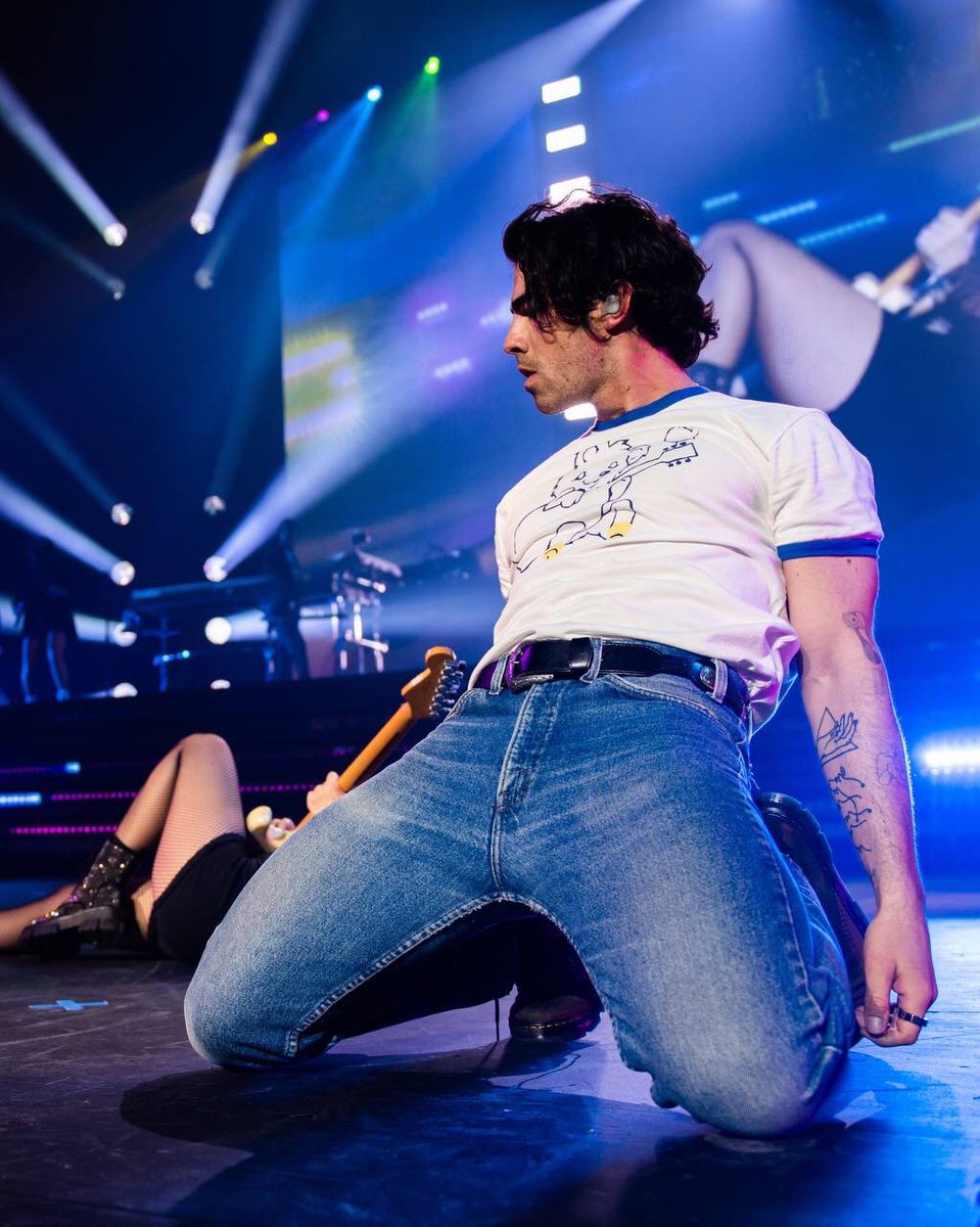 joejonas's tweet photo. Thank you for 3 incredible nights in Vegas!! Can’t wait to see you again… soon 😏 https://t.co/c43rTGUnFw