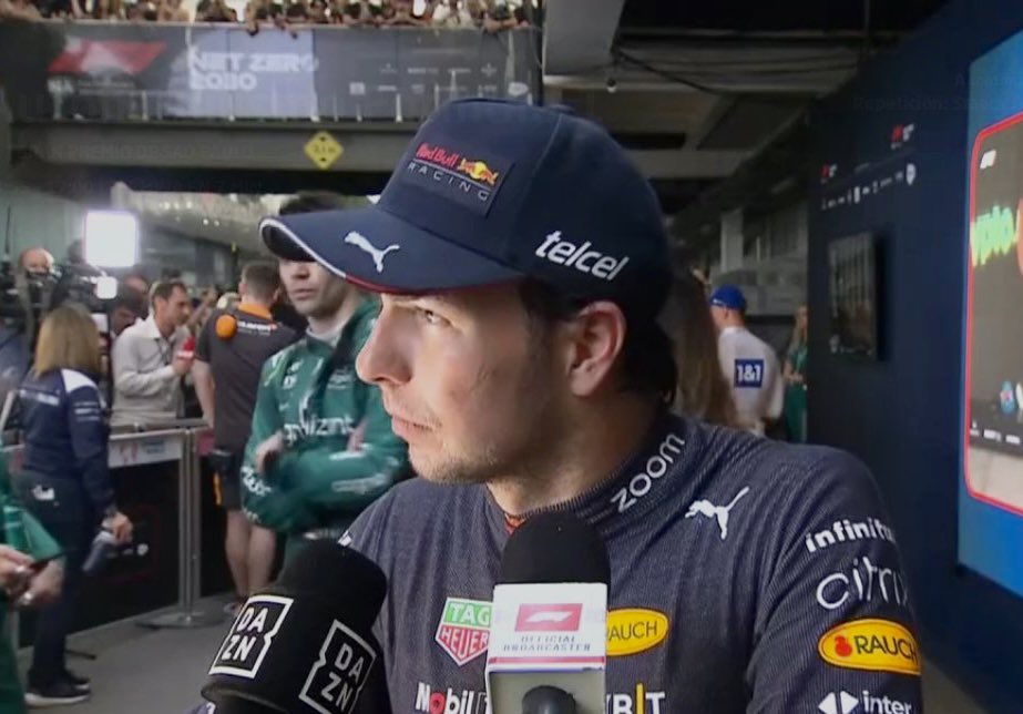 chacho_lml's tweet image. “No entiendo por que fue su reacción; si tiene dos campeonatos esbgracias a mí “
Checo Pérez sobre Verstappen, que le negó la posición en última vuelta.