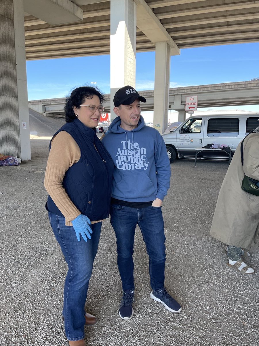 CeliaIsrael's tweet photo. ☀️🧤Spent this morning helping @WeCanNow1 distribute blankets, food and coats to individuals experiencing homelessness in South Austin. I want to continue helping these quality organizations working on the forefront to combat homelessness with love, empathy, and compassion. 🫂 https://t.co/s5MI9r7Qbh