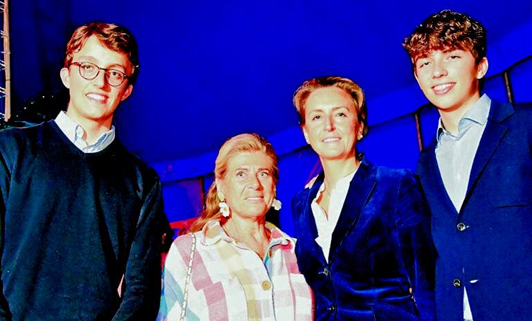 royalchildren_'s tweet photo. Princess Claire, Prince Aymeric, Prince Nicolas, Princess Léa and Princess Esméralda of Belgium attend a performance at Cirque Alexandre Bouglione in Brussels, Belgium 🎪 -October 21st 2022.
.
#PrincessClaire #PrinceAymeric #PrinceNicolas #PrincessLea #PrincessEsmeralda https://t.co/A4dnpmStP2