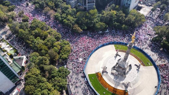 I support #democracy in 🇺🇸, 🇲🇽 #mexico and everywhere. So today I raise my voice against <a href="/lopezobrador_/">Andrés Manuel</a> proposed #electoral reform.
#YoDefiendoAllNE Hoy marcho para proteger al <a href="/INEMexico/">@INEMexico</a> #AlINENoSeToca