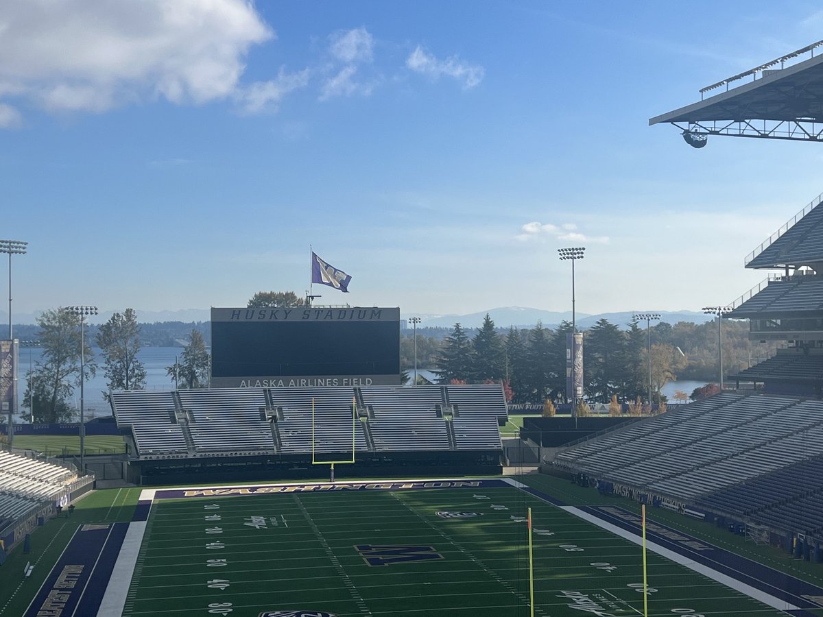 KalenDeBoer's tweet image. It’s another great day to be a DAWG!  So proud of this team and staff!  Thank you Husky Nation for all the support!  On to Colorado!  #FlyTheW  #DubsUp  #PurpleReign  #BowDown