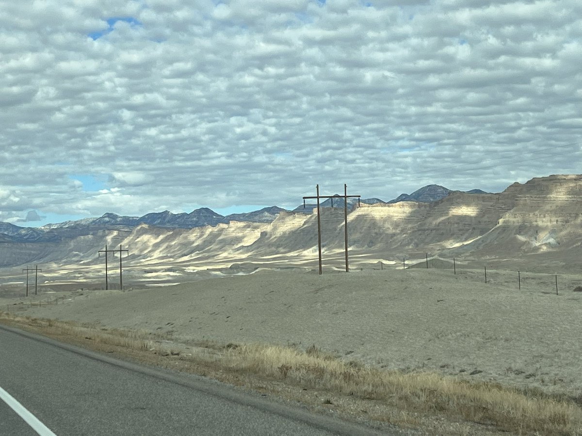 Peter_shirley's tweet photo. Lighting variation looks like reflectance variation? #bookcliffs https://t.co/URPT8irpcF