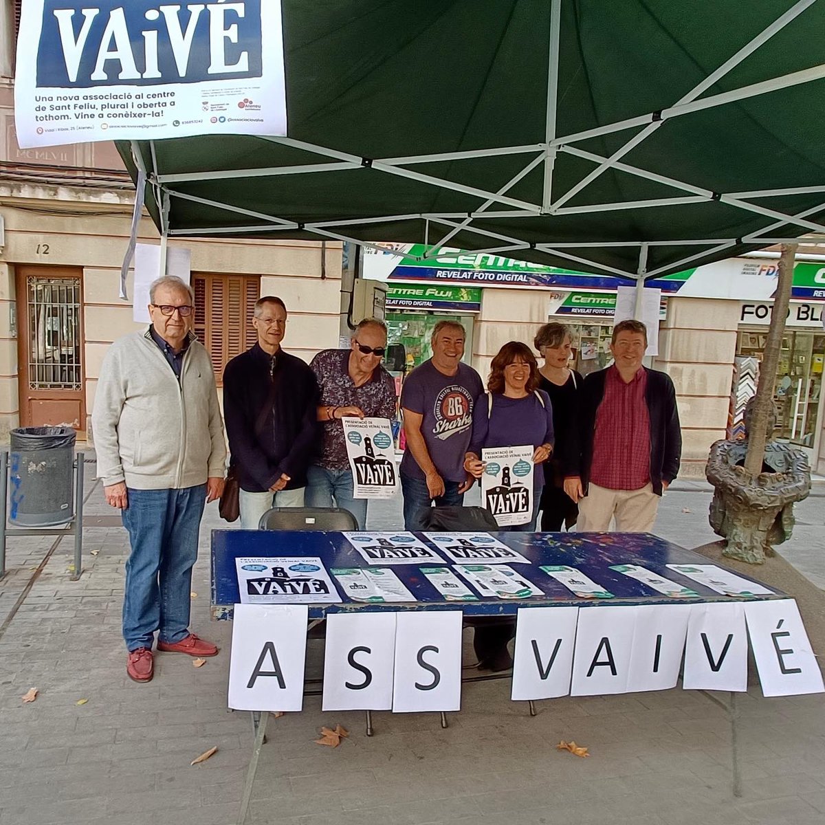 AssociacioVaive's tweet photo. Molt contents de la primera trobada informativa amb veïns i veïnes d’ahir dissabte. Us esperem amb tota la infirmació dissabte vinent dia 19 a les 12:30 a l’Ateneu Santfeliuenc #associaciovaive #santfeliudellobregat #santfeliusostenible https://t.co/8YU3DwYKkH