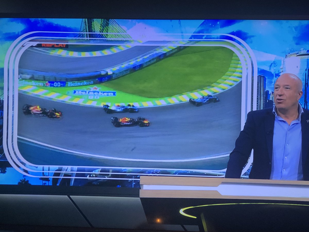 JohnvdTol's tweet photo. @Fia How clear do you want it to be? Pure error of the FIA! Max was there, even completely wrong and Louis just sends in on the ideal racing line... #LouisHamilton #MaxVerstappen @redbullracing #F1 @GPBrasil https://t.co/3TS47NFZF0