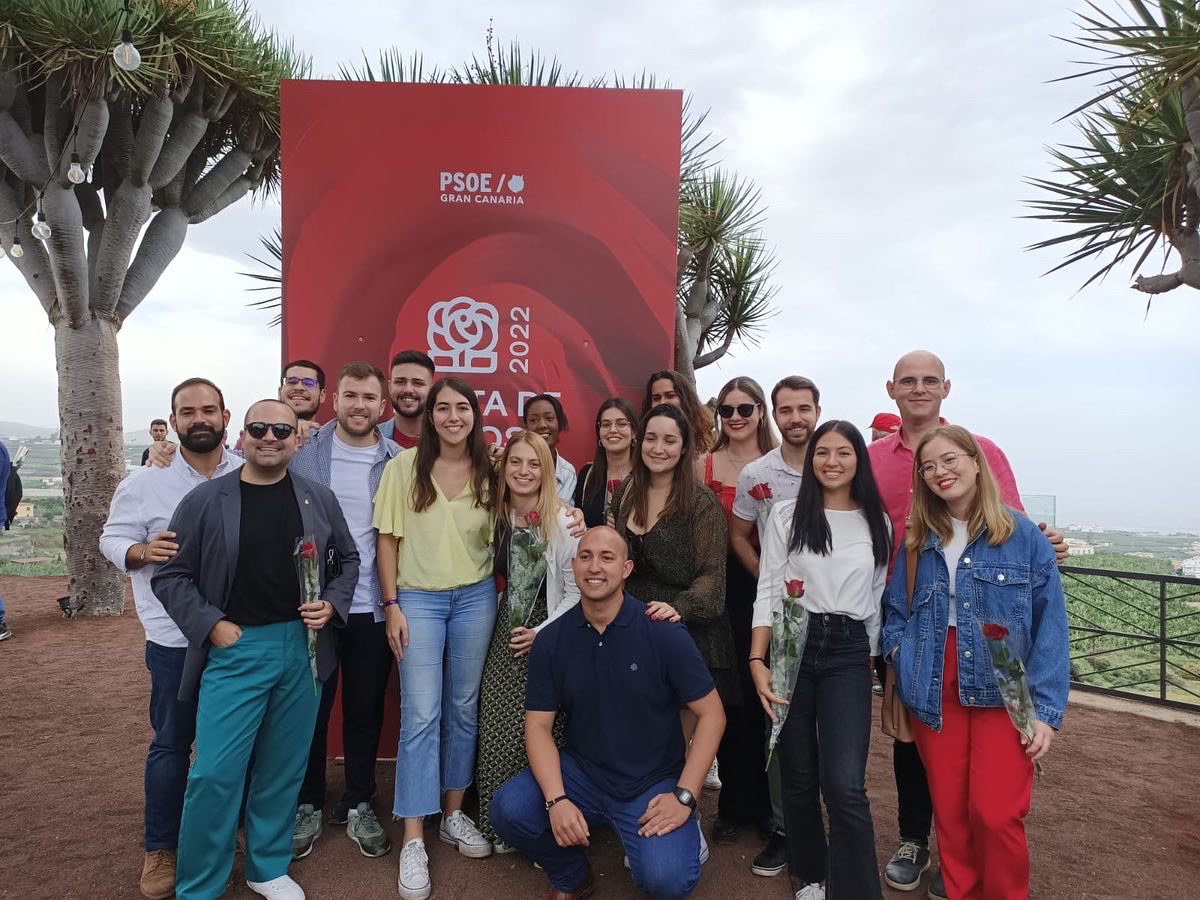 JSGranCanaria's tweet photo. 🌹 Gran día hoy en la Fiesta de la Rosa del @psoegc que tuvo lugar en Arucas

El socialismo va más allá de las siglas. Los valores y principios nos unen y hacen que la militancia sea una forma de vivir y compartir.

🔋💪 Afrontamos un año crucial y tenemos las pilas cargadas. https://t.co/JsFZkLTNJx
