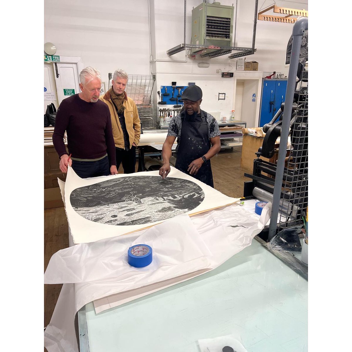 AdeAdesinaink's tweet photo. Great Sunday section and a great catch up with @davidmachra @peacockandtheworm today. #printmaking #adeadesina #davidmach #aberdeen #printstudio #linocutprint #lino #linocut #collaboration #scotland https://t.co/JibjNoIeYs