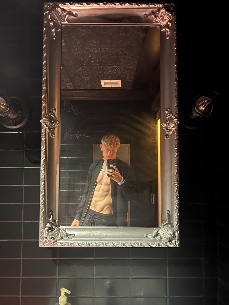 Harley Xavier ☻ on Twitter: "Me 🤓"