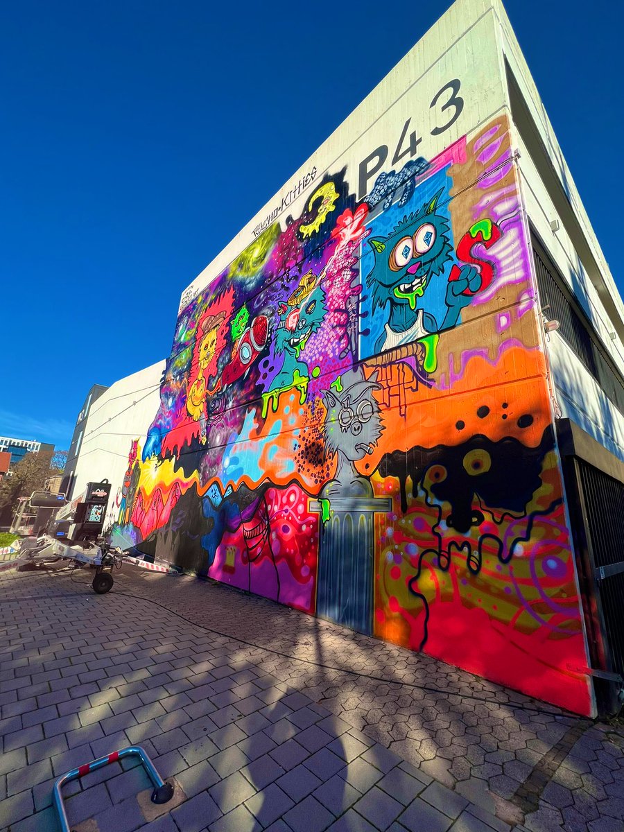 Ugonzo_art's tweet image. Coming in with a positive note I just finished this massive mural for my community! I want to thank these two awesome individuals big shout out to @SnftBig &amp;amp; @LauraLT_NFT 
For bringing this project to life in a little town called Sankt Ingbert 🇩🇪 
@ElRealGenius 🎨
@Ugonzo_art 🌌