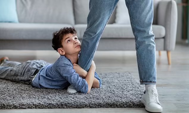 My morning right-leg workout heading to the airport today. (ShutterStock photo). #workingmom looking forward to #ANSWinter. I’ll be masking up 😷so we can visit grandparents for Thanksgiving. 🤞TIA for understanding!