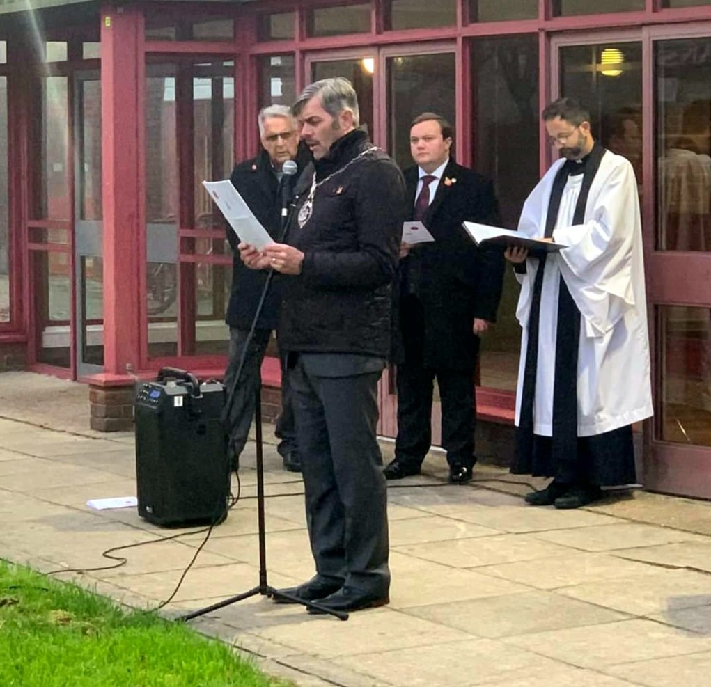 MeadeJordan's tweet photo. Representing the #Gravesend East Division with my colleague Cllr Alan Ridgers (@sregdiral) at a special service this evening to commemorate the brave men of RAF Gravesend.

"Never was so much owed by so many to so few" #RemembranceSunday https://t.co/jtY933jiwy