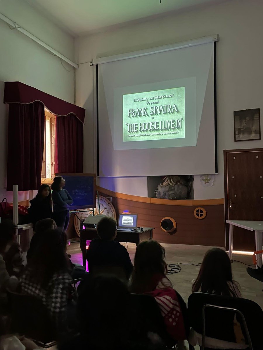 FSperLercara's tweet photo. We told each other the story of a journey, we listened to the vinyls of @sinatra and @nancysinatra, we watched the video "The house I live in" together, we stepped on the ground that leads to #sinatrahome and we concluded the workshop in the Church…
🔥🧡💙❤️💛🔥 https://t.co/czs8mUKDBV