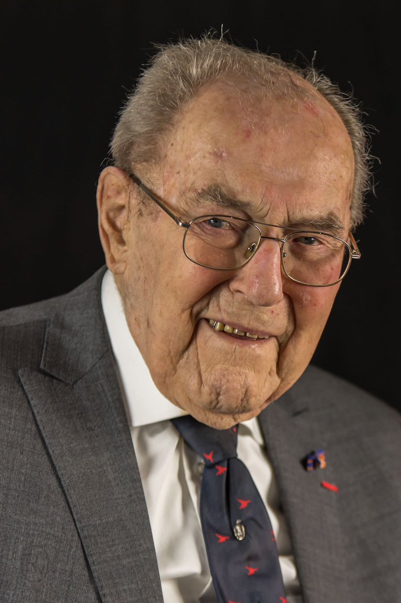 Vandaag bereikte ons het verdrietige nieuws dat onze bijzondere en zeer geliefde erevoorzitter Rudi Hemmes op 99-jarige leeftijd is overleden. We zijn in onze gedachten bij Rudi’s vrouw Madeleine en zijn naasten.