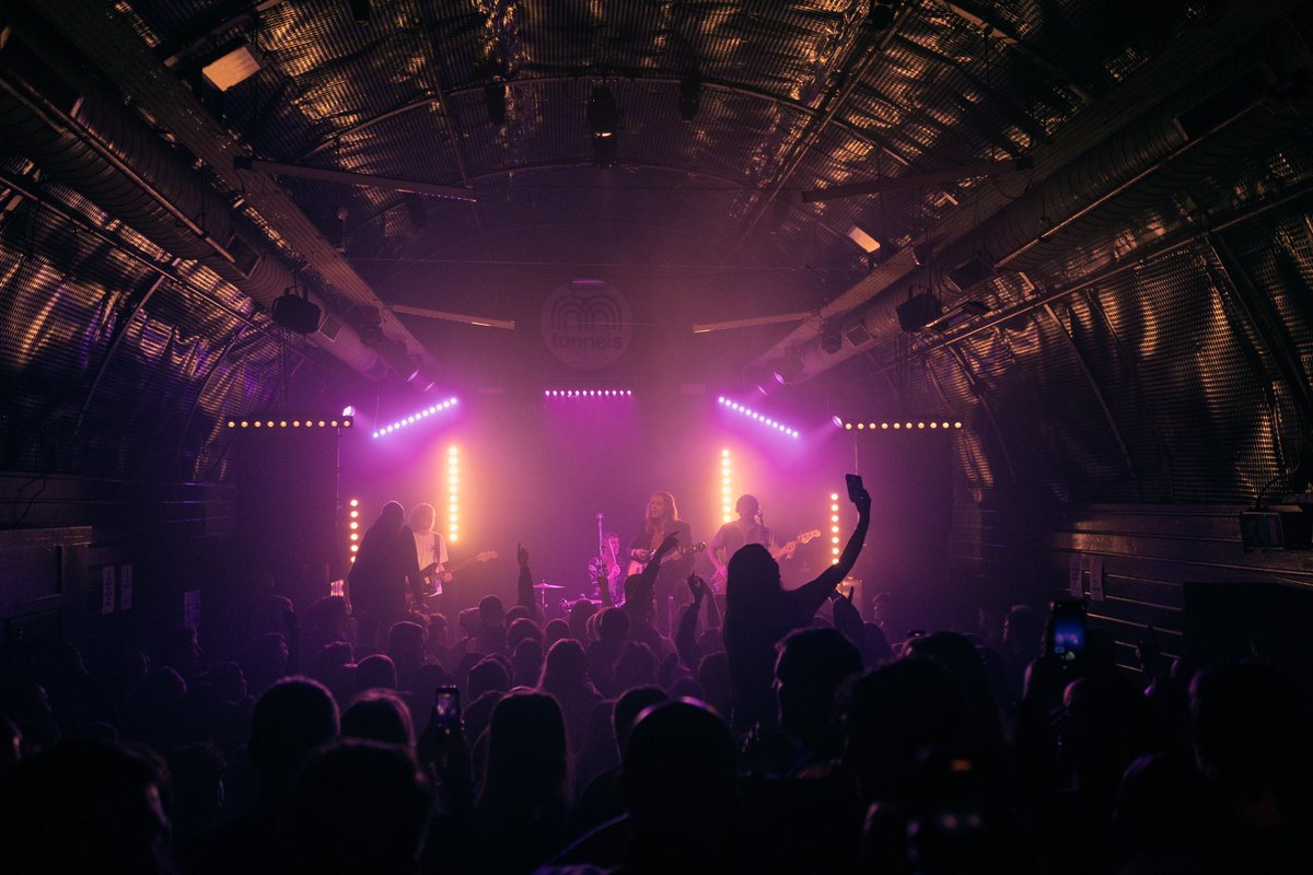 C a p o l l o s (@thecapollos) on Twitter photo What. A. Gig.
From the bottom of our hearts weβd like to thank you all so much for coming along & making this gig an absolute massive one! You guys bring out the best of us and we love playing to a hometown audience!
πΈ - <a href="/samuelphoto_/">Samuel McGregor</a> What. A. Gig.
From the bottom of our hearts weβd like to thank you all so much for coming along & making this gig an absolute massive one! You guys bring out the best of us and we love playing to a hometown audience!
πΈ - <a href="/samuelphoto_/">Samuel McGregor</a>