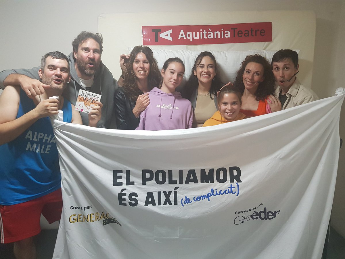 CarlesBanos's tweet photo. Avui hem gaudit en família de #ElPoliamorÉsAixí . Esperem noves dates i nous projectes de @GeneracioDM , us seguirem!!!! https://t.co/vFUjlmDj7W