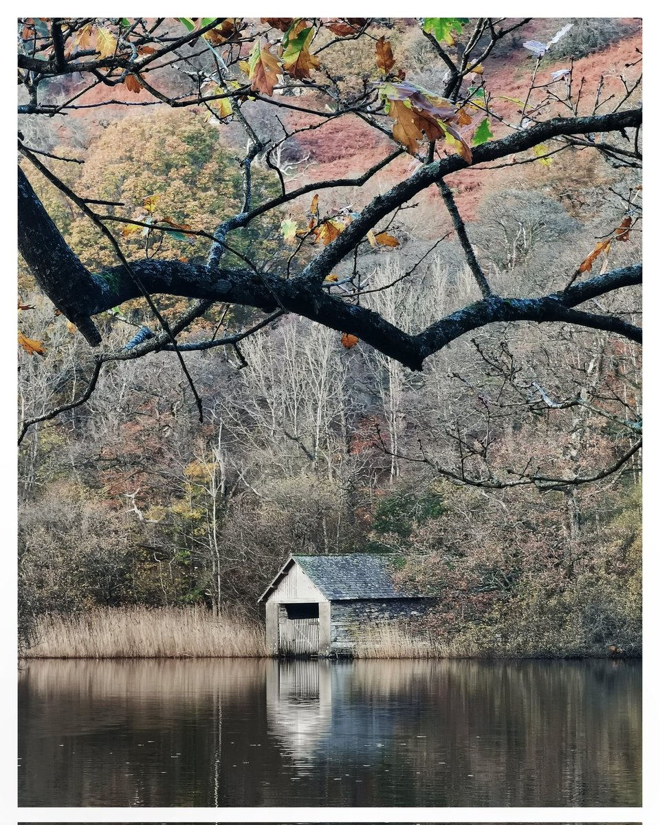 First two days back in the Lakes and it's been all sunshine and mild temperatures. Pleased to see plenty of Autumn colour #RydalWater #Boathouse #LakeDistrict #Autumn #PhoneShot #Photography