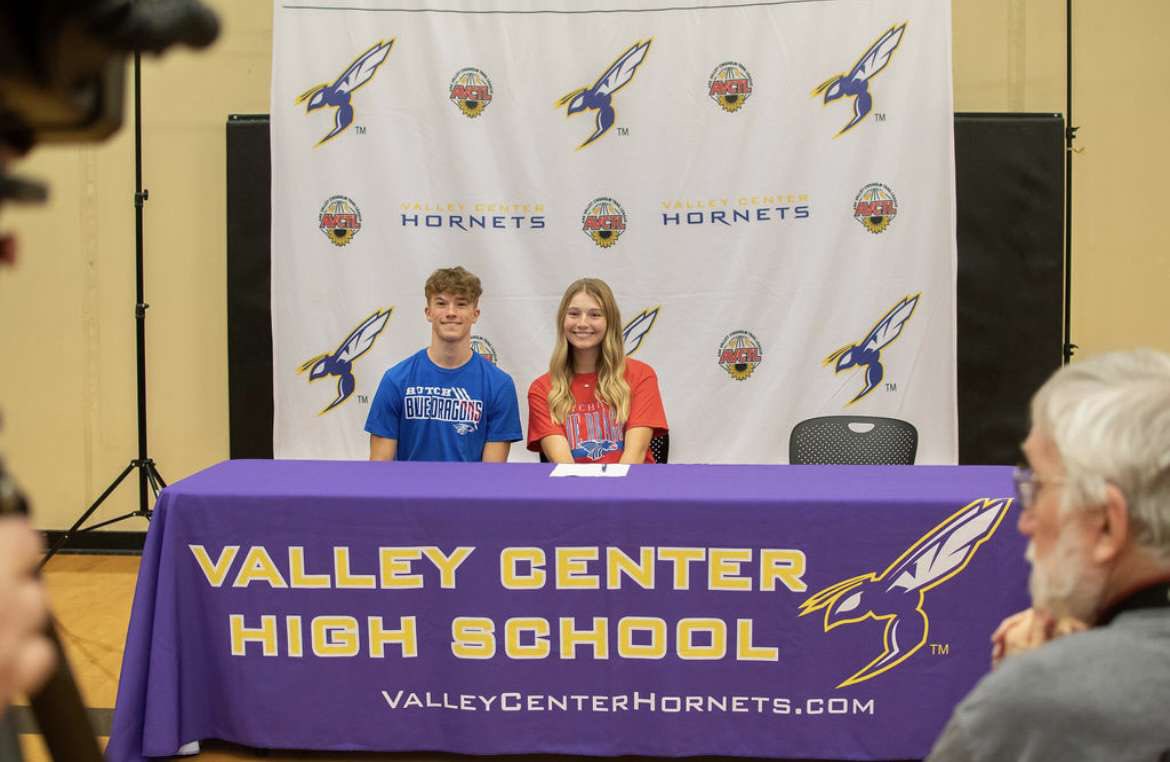 VCSoftball's tweet photo. Next signee is @kennedyjohhnson Who’s going to be a blue dragon at @HutchSoftball!! Great job ken💜 https://t.co/wCspXiNtS7
