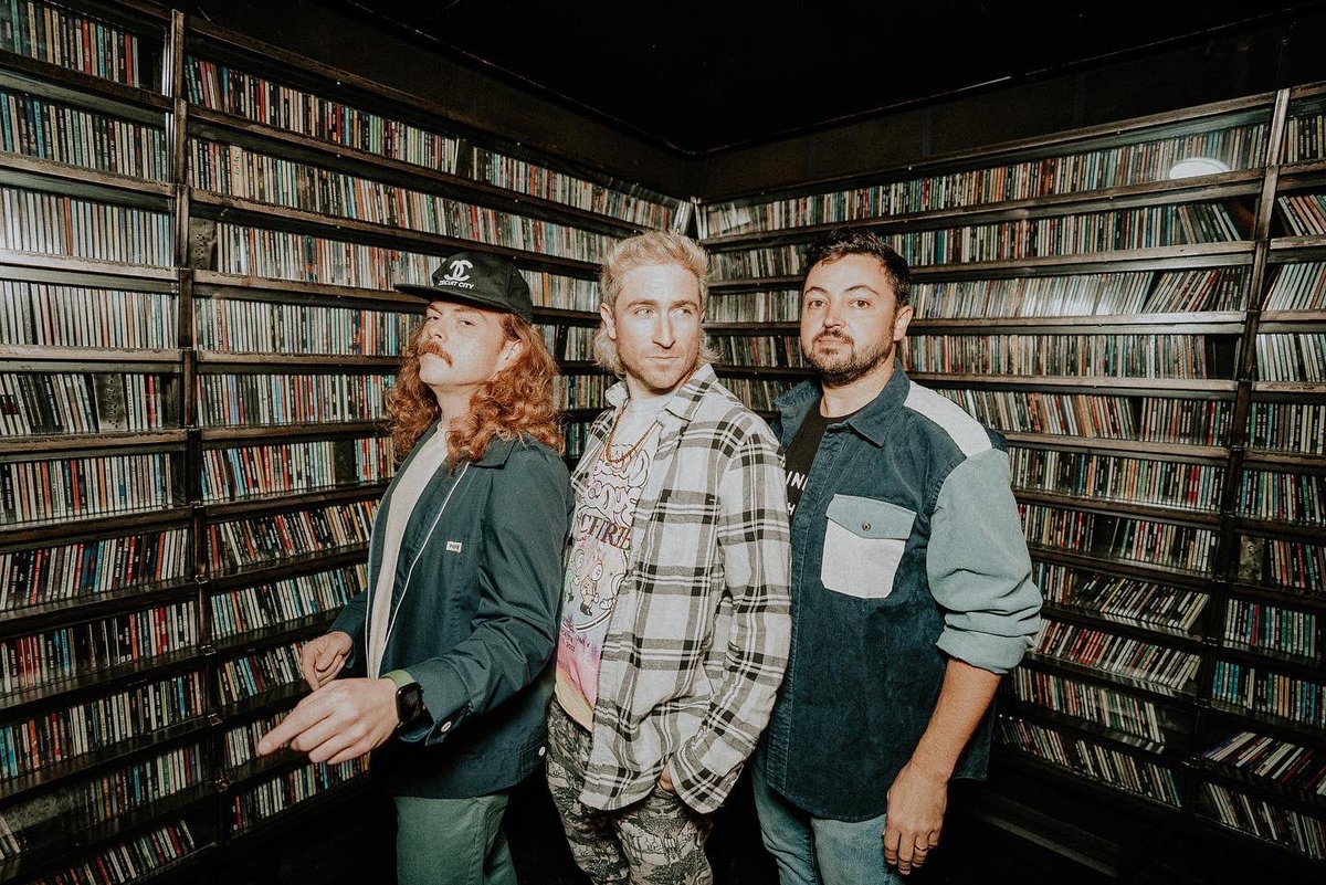walkthemoon's tweet photo. LIVESTREAM tonight’s show HERE: https://t.co/DswXFDZx3t

the final show of the 10TH ANNIVERSARY TOUR 🌈🌳🏡🌳☀️ 

no matter where you are in the world, we wanna celebrate with you tonight in NYC. stream anytime within 24hrs of showtime. 

love you forever LFG https://t.co/R7YYNNWBjl