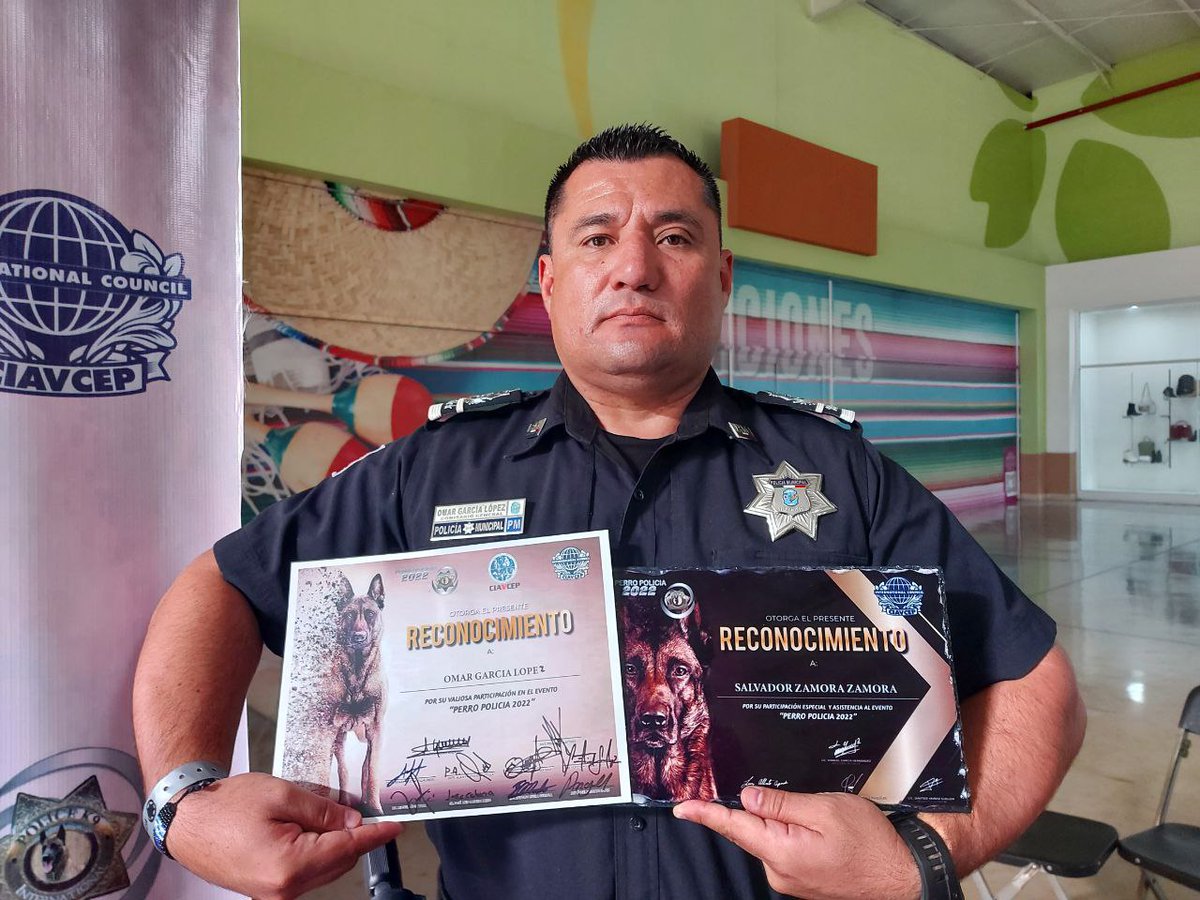SalvadorZamoraZ's tweet photo. Nuestra Policía Municipal cuenta con un nuevo miembro. 😎🐾 Gracias a la #CIAVCEP por haber impartido las conferencias Perro Policía 2022 aquí en Tlajo y por habernos donado a Búnker, un canino adiestrado para reforzar a nuestro equipo policíaco. https://t.co/72c8uoDqZA