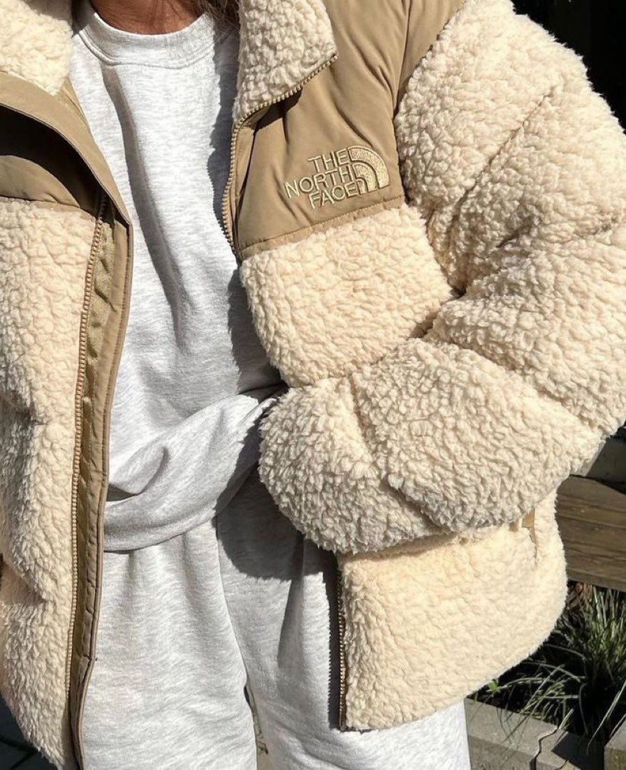 tattoooto's tweet photo. The north face winter 🥵 https://t.co/DWoch1DfEr