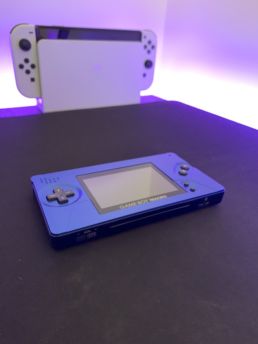 towbazko's tweet photo. Just built a GameBoy Macro🎮 @PixelBoxy the faceplate and glass screen really makes this mod look great! #GameBoyMacro #BoxyPixel https://t.co/NdmbTZ2nMK