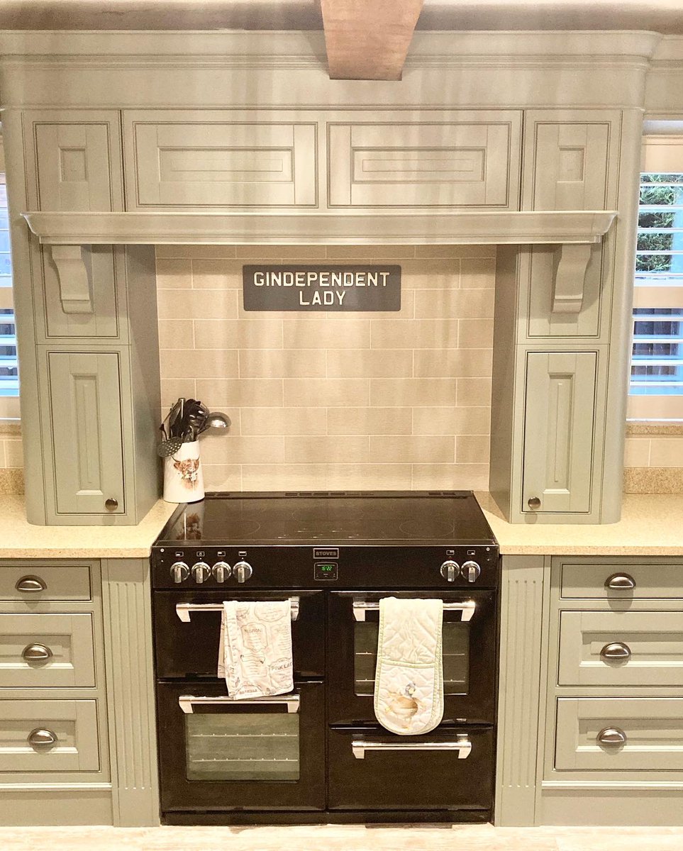 KCSUK_Ltd's tweet photo. Beautifully made and fitted kitchen with already a factory finish paint job, so the benchmark was already set high. Finished in Morrells PC and tinted in ‘Cement grey’

#kcsuk #spraying  #spraypaintedkitchen #paintedkitchen #kitchencabinetsprayinguk https://t.co/AFrs6cUc8R