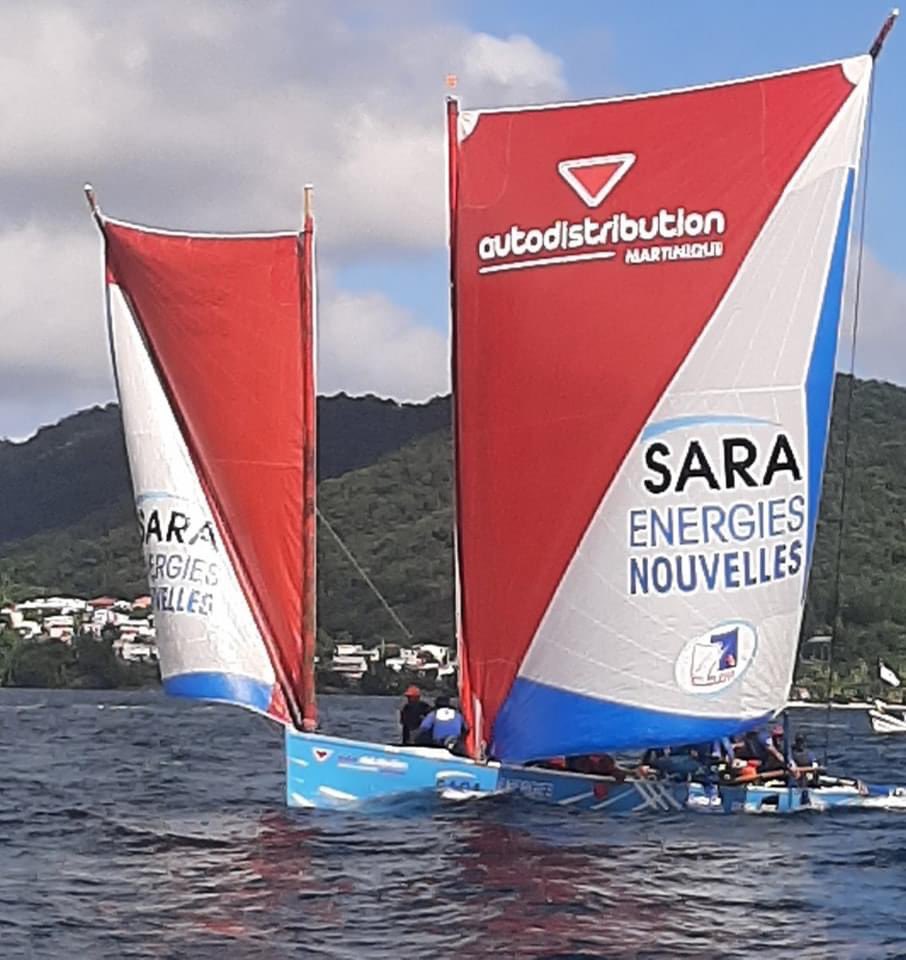 VilleduMarin1's tweet image. Ouverture de la saison 2022/2023 des #yoles rondes de Martinique à l’Anse Figuier, ce 13 novembre 2022, par la traditionnelle 𝑷𝑨𝑮𝑨𝑰𝑬 𝑫𝑬𝑺 𝑴𝑨𝑷𝑰𝑷𝑰𝑺. 
🏆 Une belle victoire pour la Yole marinoise #SaraÉnergies #Autodistribution et un beau trophée !