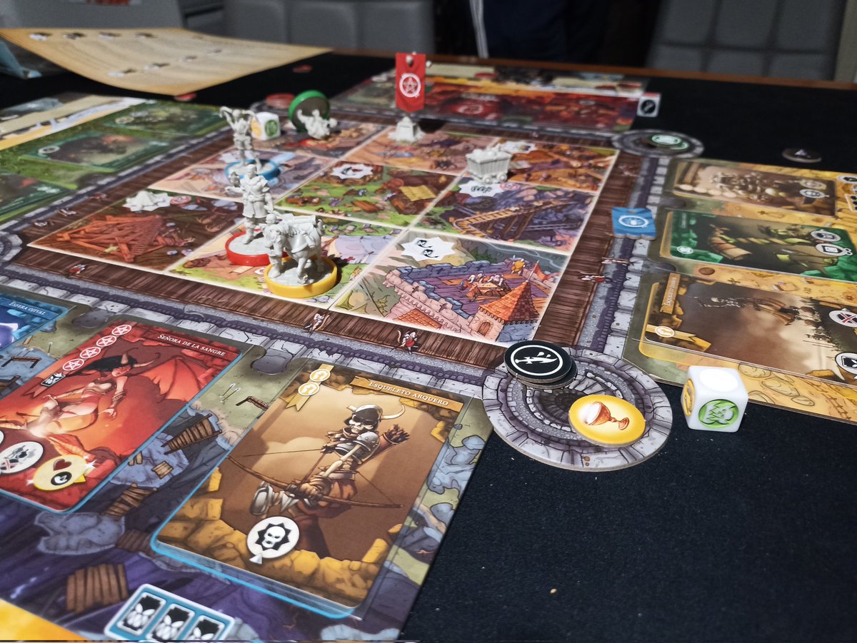 LitoraLudo's tweet photo. Hoy jugamos a #LastBastion épico. Nos han dado turras por doquier pero parece que nos va la marcha. Voy con dolor de huesos (por virus) y me acompaña en la paliza. Que real todo. Ahora sí me disculpan quiero morir hecho un feto en la cama ;) https://t.co/u194BjSjJB