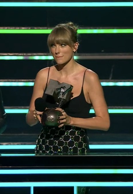 WORLDMUSICAWARD's tweet photo. #TaylorSwift wins the #MTVEMA for #BestLongformVideo for #AllTooWell!💪🌍🏆📽️👑💛 https://t.co/BXluMrhkFj