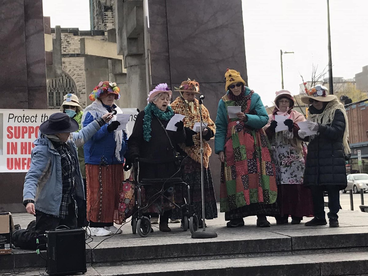 MatthewBehren11's tweet photo. Great turnout today at rally demanding a pledge from Trudeau that Hassan Diab will never be extradited to France and that this draconian piece of extradition legislation will receive an overhaul to bring it in line with international human rights standards. Photos by @AlexNeve24 https://t.co/kmzTlW8Es2