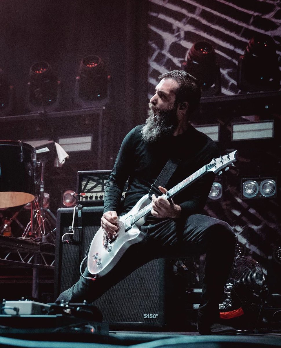 JonJourdan87's tweet photo. Making sound with @MammothWVH
📸 @Photosbydraia
#mammothwvh #prsguitars #myprs #evhgear #frostgiantelectronics #fortinpedals #dunloppicks #templeaudio #mxrpedals #grateful https://t.co/v3GS8WEyQg