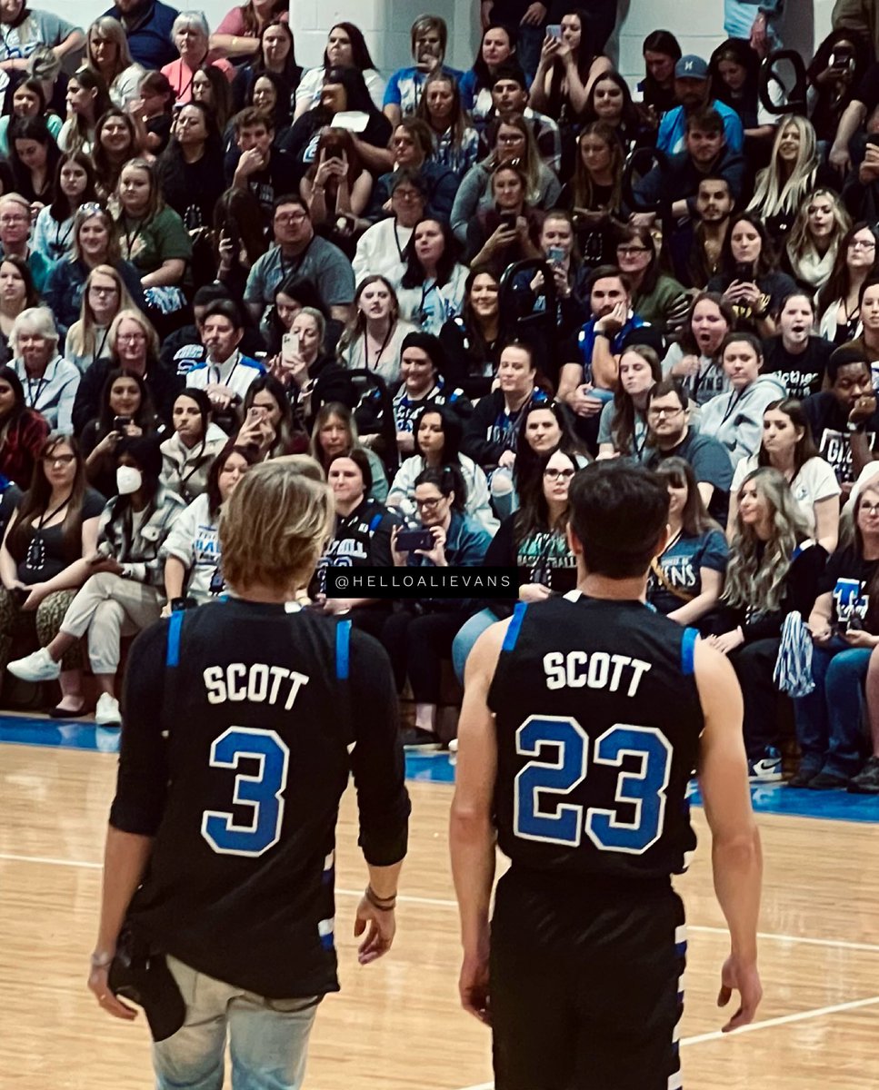 THIS PIC IS EVERYTHING