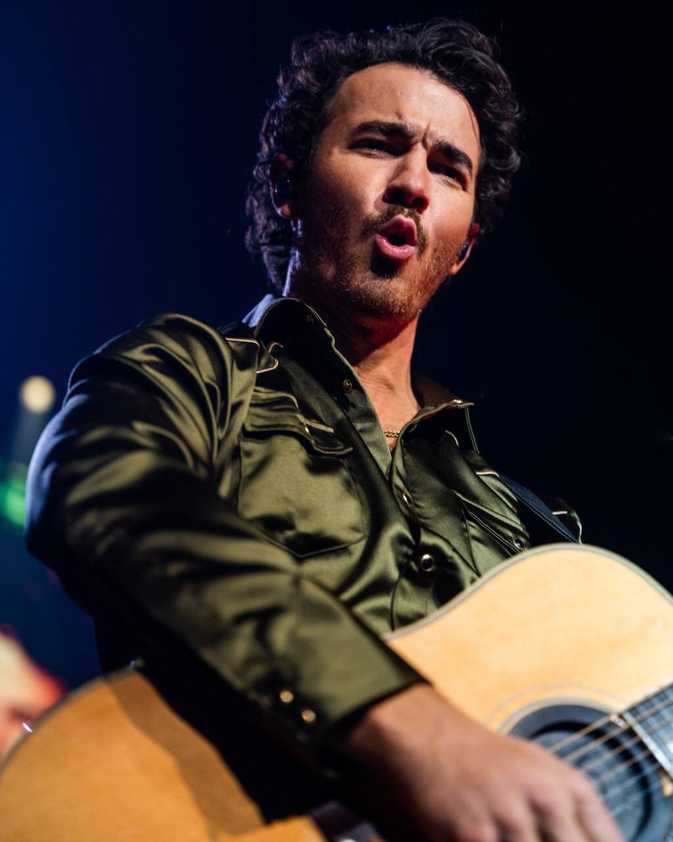 kevinjonas's tweet photo. Vegas what an amazing 3 nights!! Thank you for all the support! We’ll see you next time https://t.co/tYtwnPHOEL