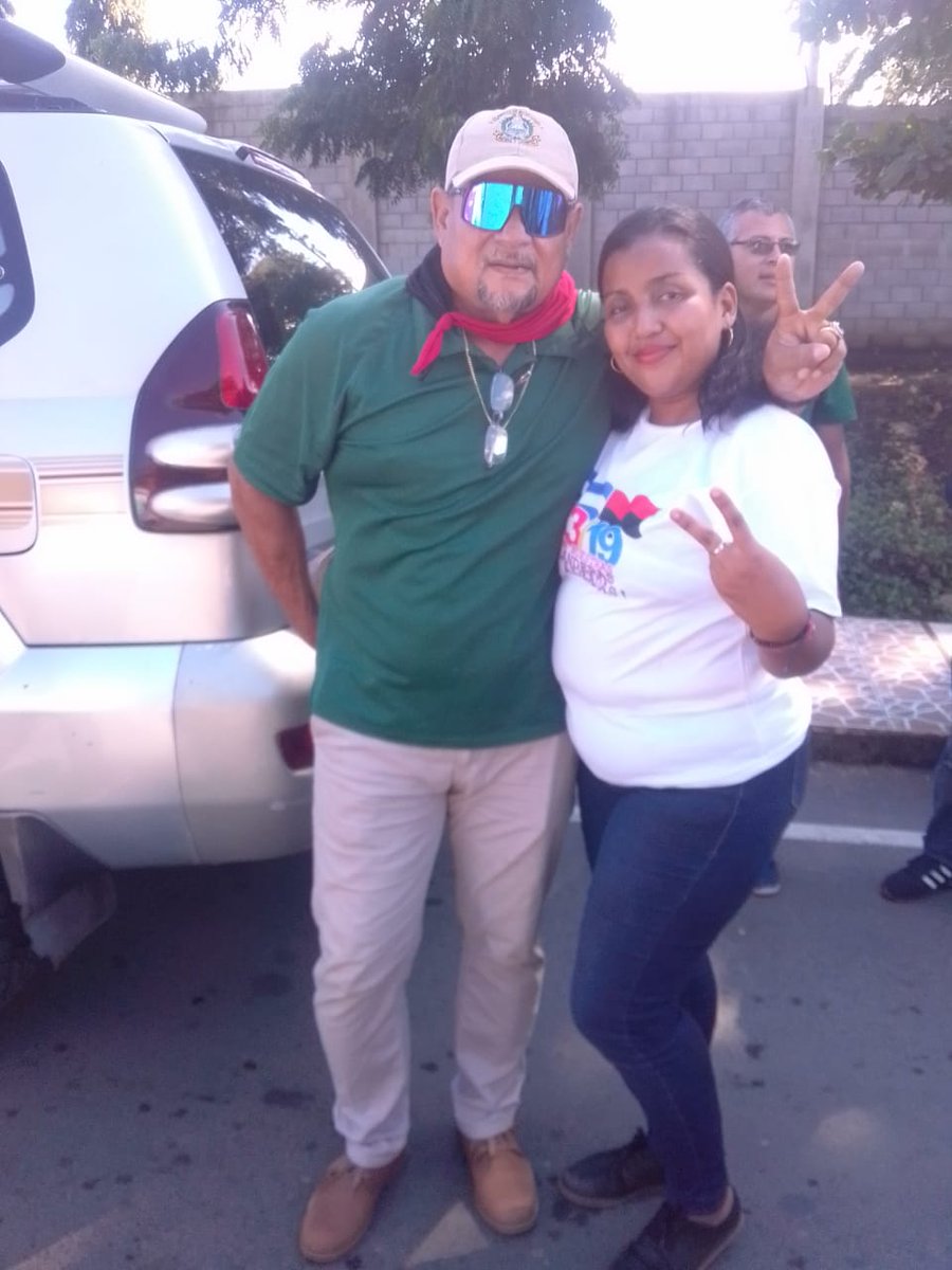 InesVanessaPer1's tweet photo. Nuestra #UveDenisSilva presente en la caravana del amor 🥳🕊️🚘🚗🛵🚲
Celebramos la victoria del pueblo en las alcaldías 👨‍👩‍👧‍👦💃🕺
#LeonRevolucion ❤️🖤
#UnidosVencemosVenceremos
@Darling44569868 @siproesunanleon @FcoRosales78 @PedroOcon21 @AnaiGZ9 @PrensaPopulr @ArielPitaF @_jajeles https://t.co/dVh6fJQNi1