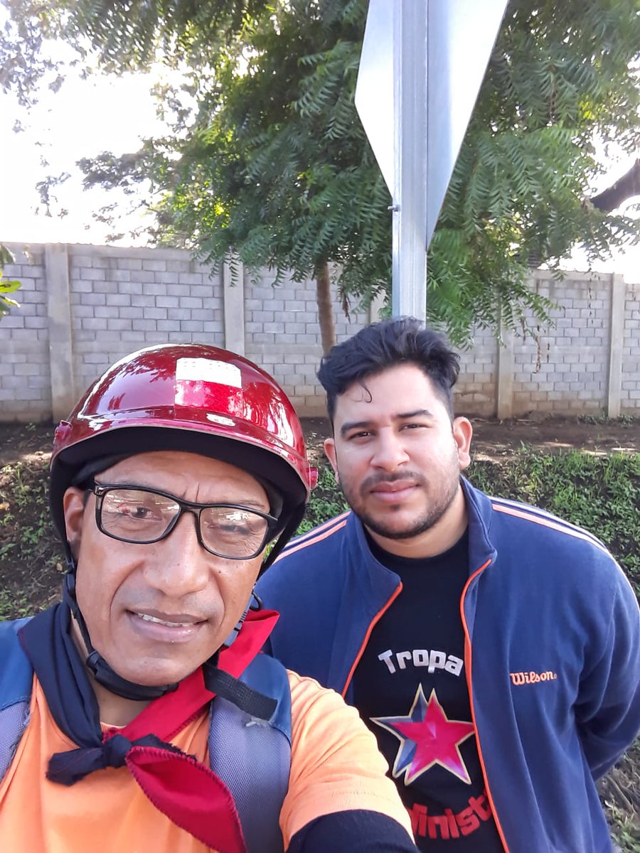 InesVanessaPer1's tweet photo. Nuestra #UveDenisSilva presente en la caravana del amor 🥳🕊️🚘🚗🛵🚲
Celebramos la victoria del pueblo en las alcaldías 👨‍👩‍👧‍👦💃🕺
#LeonRevolucion ❤️🖤
#UnidosVencemosVenceremos
@Darling44569868 @siproesunanleon @FcoRosales78 @PedroOcon21 @AnaiGZ9 @PrensaPopulr @ArielPitaF @_jajeles https://t.co/dVh6fJQNi1