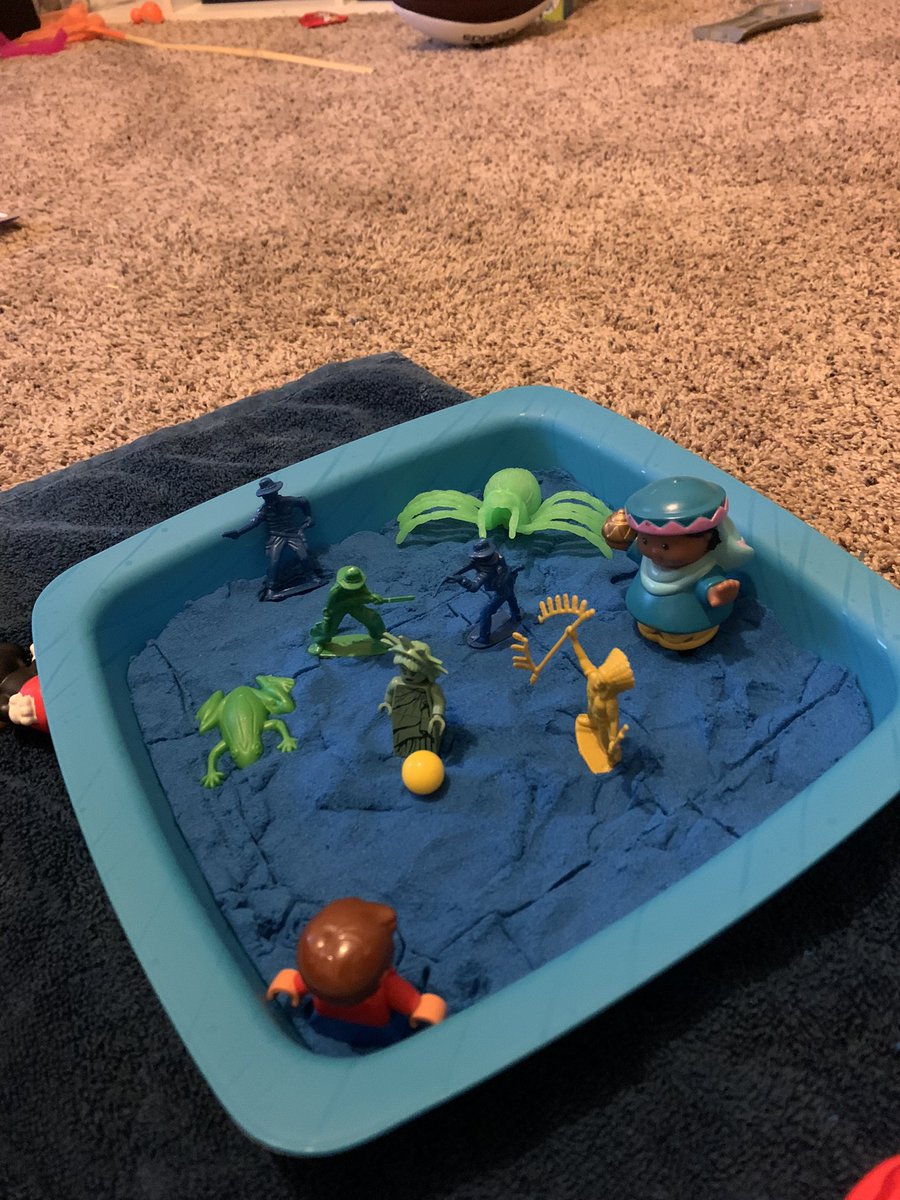 alsteach's tweet photo. #kineticsand is so much fun! Baseball field fun with the little kid! https://t.co/c5P73tuAQd