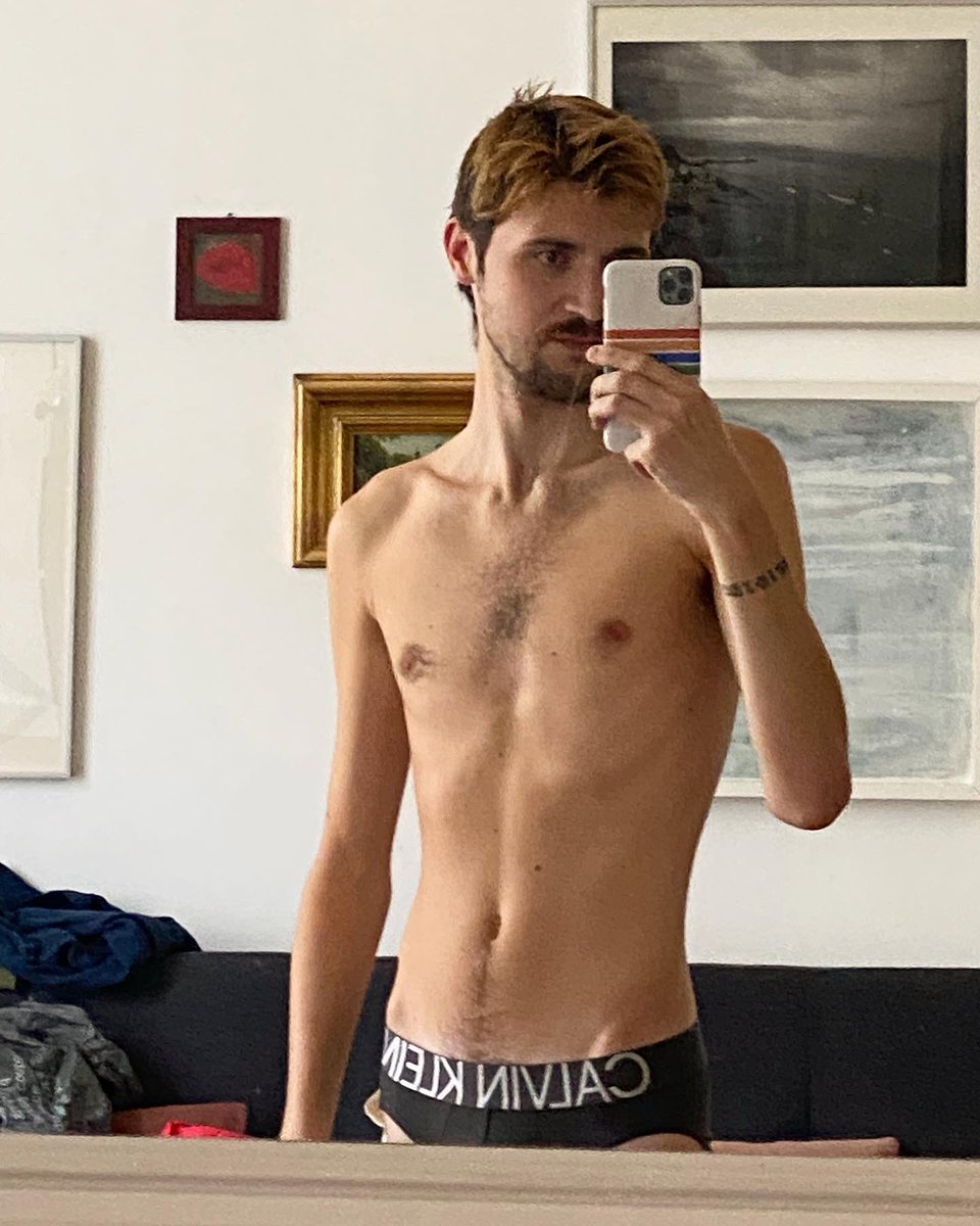 The lighting in this apartment is making my self confidence go 📈