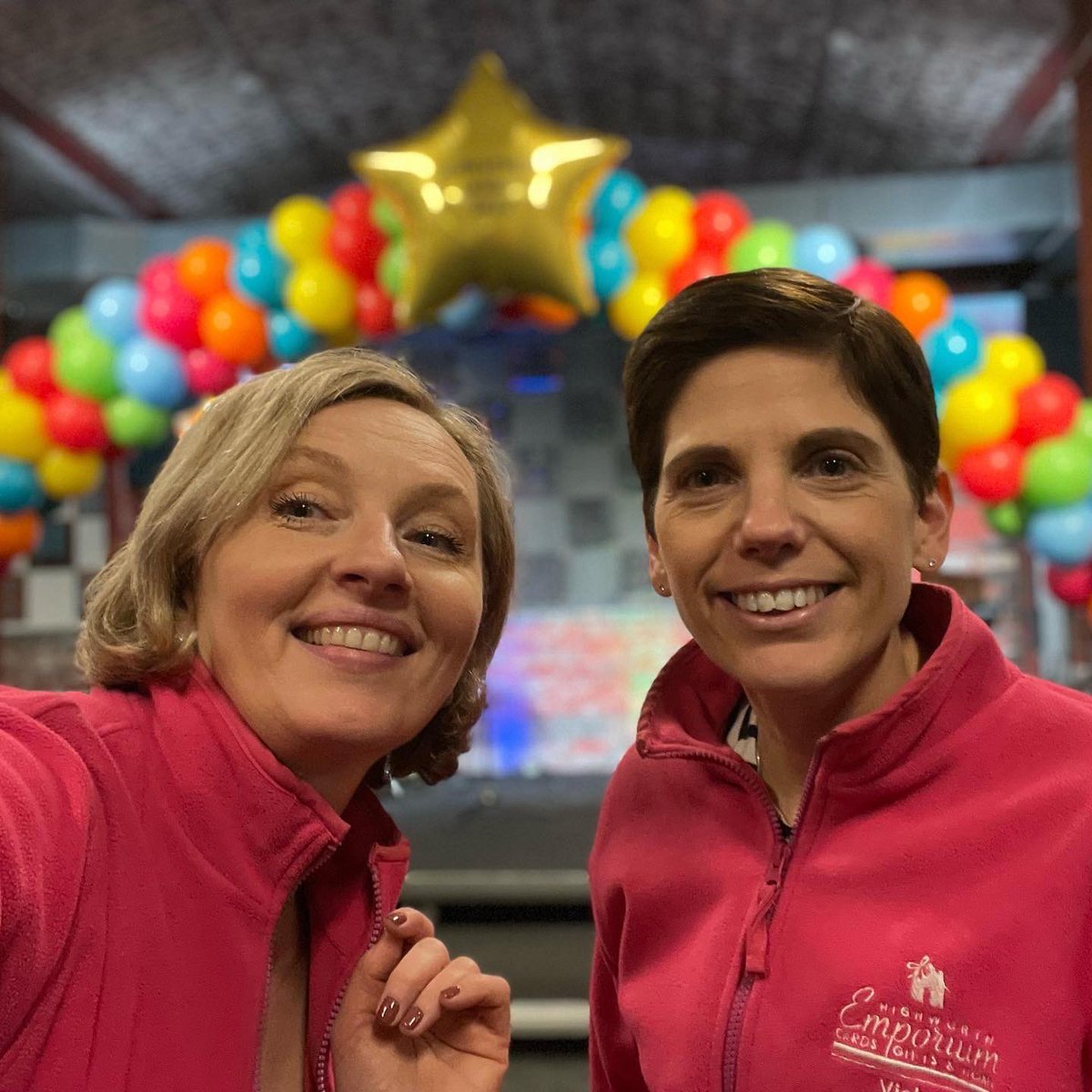 BalloonsAreFun_'s tweet photo. Friday fun day! 😁🎈

Last Friday we definitely had lots of fun, setting up this colourful fun balloon arch for Children’s Achievement Awards organised by Swindon Borough Council 👍🏆 🎉🎈

What a fantastic venue as well! It was hard  to resist the slide 🛝😆🎈

#balloonsarefun https://t.co/Sw0NOr8JYC